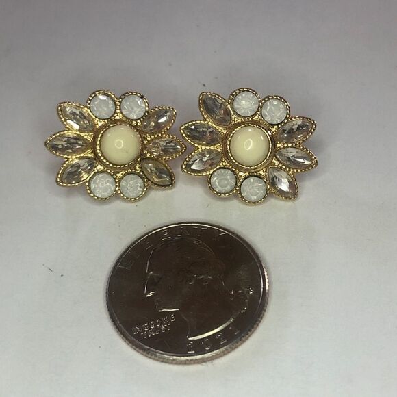 Vintage Monet Signed Gold Tone White Lucite Flower Clip on Back Earrings - Picture 3 of 4